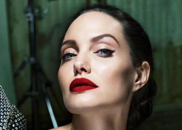 Angelina Jolie: Η εντυπωσιακή φωτογράφιση και όσα είπε για τη σχέση της με τον Brad Pitt [pics]