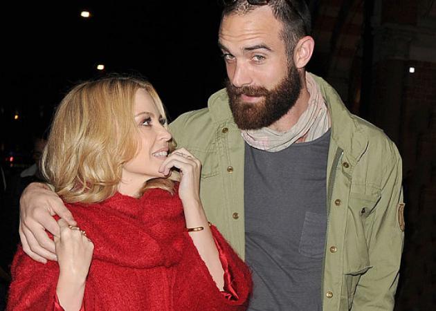 Mέχρι και … τα μαλλιά του πλήρωσε! Η Kylie Minogue ξόδεψε χιλιάδες ευρώ για την μεταμόσχευση μαλλιών του πρώην της!