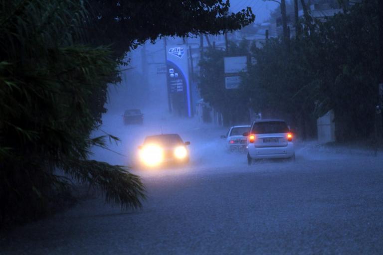 Καιρός: Σφοδρές καταιγίδες θα σαρώσουν τη χώρα