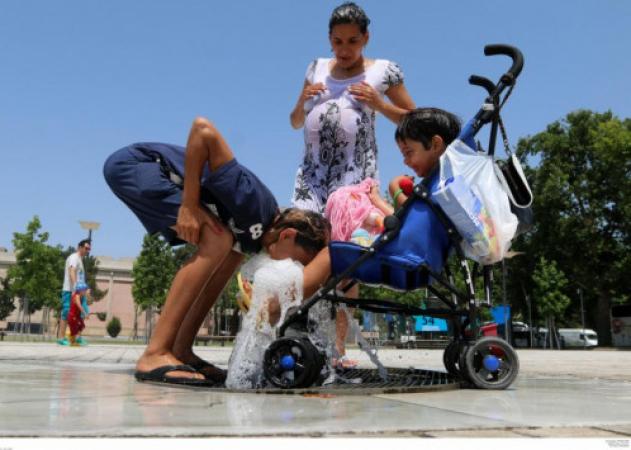 Καιρός – Καύσωνας: Τρεις άνθρωποι στο νοσοκομείο με θερμοπληξία – “Βράζει” όλη η χώρα