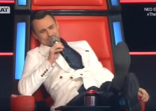 The Voice: Ο Γιώργος Καπουτζίδης κάθισε στη θέση του Μουζουράκη και άρχισε να τον μιμείται!