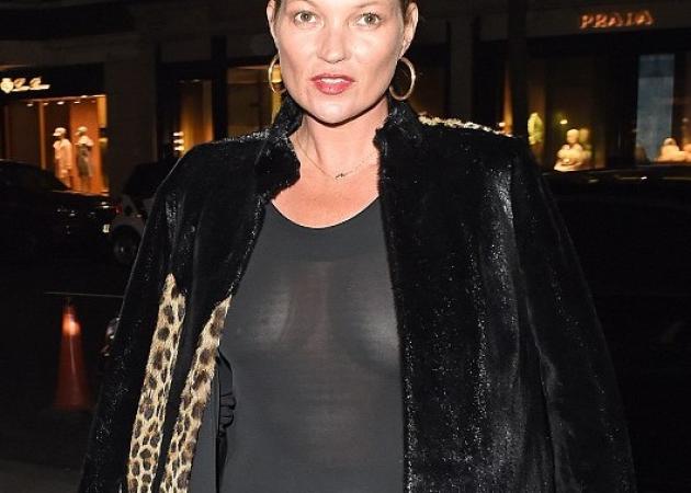 Kate Moss: Η μαύρη ολόσωμη φόρμα για την βραδινή της έξοδο ήταν διάφανη και… δεν φόρεσε σουτιέν! [pics]