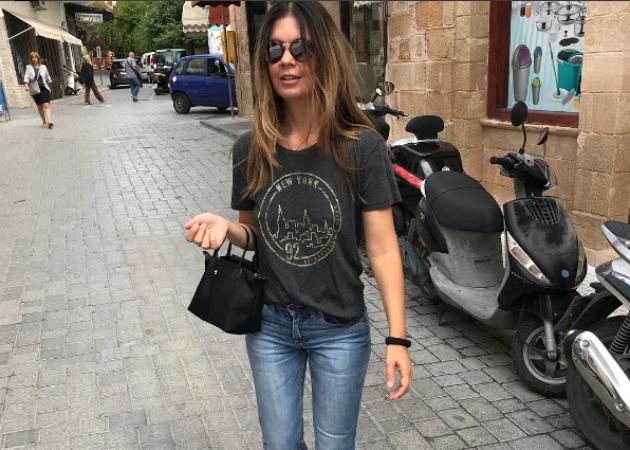 Κατερίνα Μουτσάτσου: Συνεχίζει τις διακοπές της στην Αίγινα! [pics]