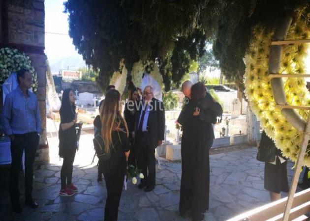 Μαρκόπουλο: Ατελείωτος θρήνος! Κηδεύονται μαζί μάνα και κόρη – Τραγική φιγούρα ο πατέρας