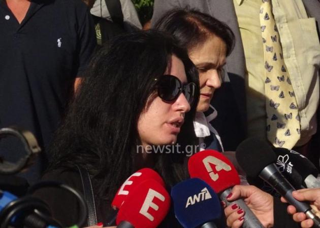 Δώρα Ζέμπερη: Το τελευταίο αντίο – Τραγικές φιγούρες η μητέρα και τα αδέρφια της