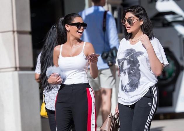 Αν νομίζεις ότι αυτή είναι η Kim Kardashian και η Kylie Jenner, τότε κάνεις λάθος