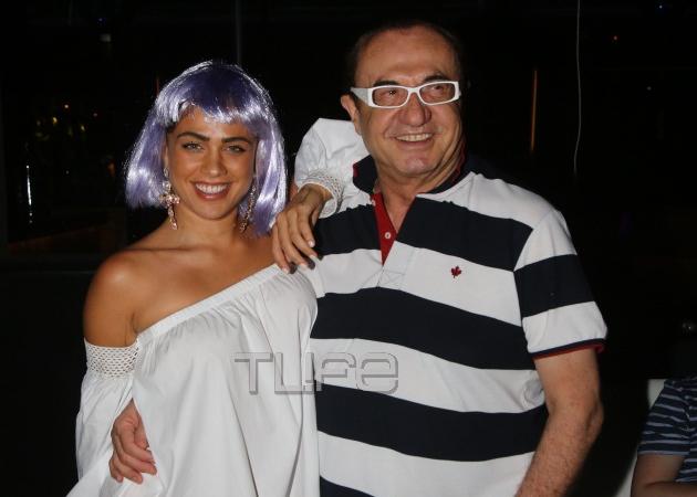 Η Κόνι Μεταξά με…μωβ περούκα σε πάρτι γνωστού περιοδικού! [pics,vid]