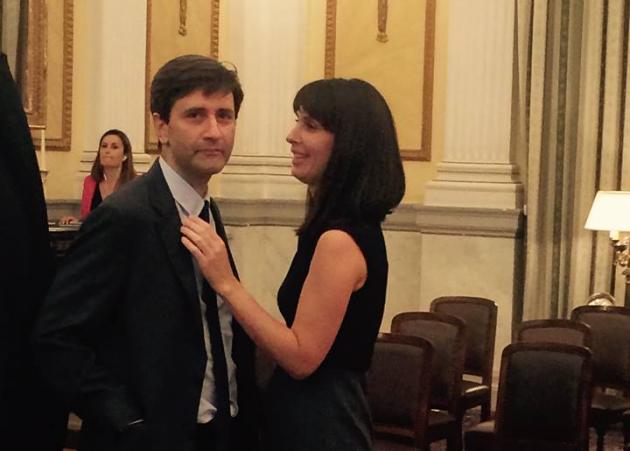 Γεννητούρια στη Βουλή! Έγκυος πρώην συνεργάτιδα του Πρωθυπουργού με υπουργό της κυβέρνησης!