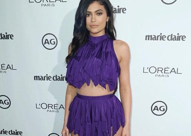 Kylie Jenner: Μάγεψε στο κόκκινο χαλί με την καυτή εμφάνισή της! [pics]