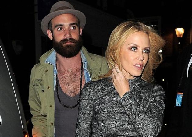Καταρρακωμένη η Kylie Minogue! Χώρισε τον 29χρονο αρραβωνιαστικό της γιατί τα έχει με 34χρονη ηθοποιό! [pics]