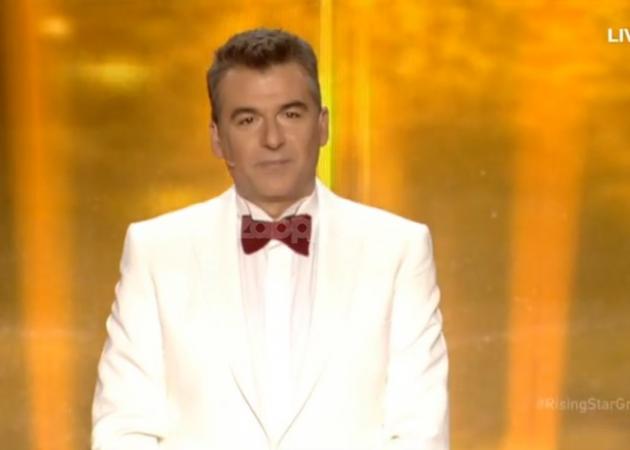 Γιώργος Λιάγκας: Το “τρολάρισμα” στο Rising Star για το ιβουάρ σακάκι του!