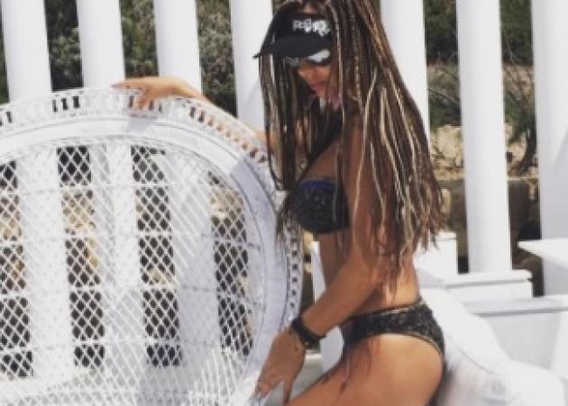 Ιωάννα Λίλη: Ποζάρει με καυτό μπικίνι και μαλλιά survivor και είναι φωτιά! [pics]