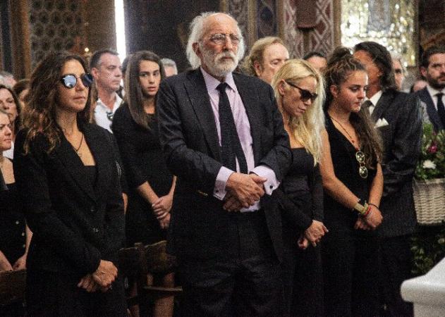 Κηδεία Ζωής Λάσκαρη: Ραγίζουν καρδιές τα λόγια του Αλέξανδρου Λυκουρέζου- ” Πάντα με συγχωρούσες. Σ’ ευχαριστώ για όλα” Βιντεο