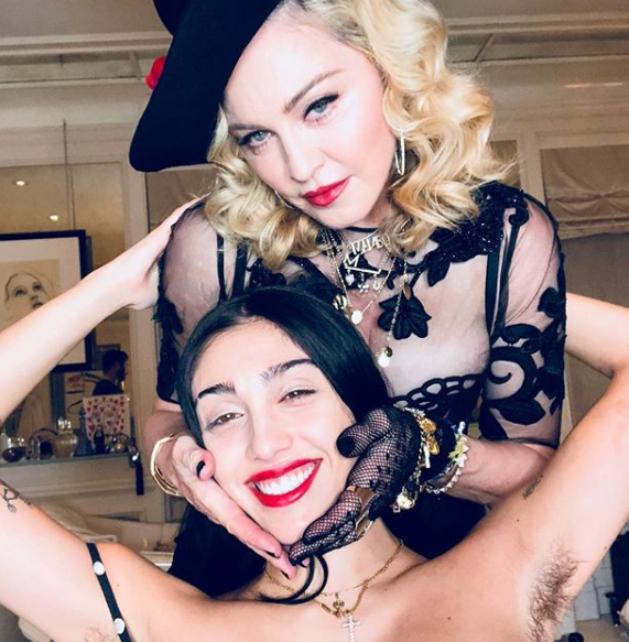 Η Madonna δημοσίευσε μια φωτογραφία με την κόρη της και έγινε χαμός! Μάντεψε γιατί