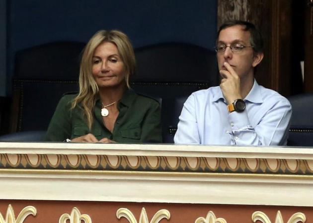 Μαρέβα Μητσοτάκη: Σπάνια εμφάνιση στα θεωρεία της Βουλής [pics]