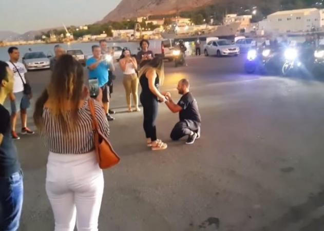 Χανιά: Πρόταση γάμου με… φασαρία! [vid]
