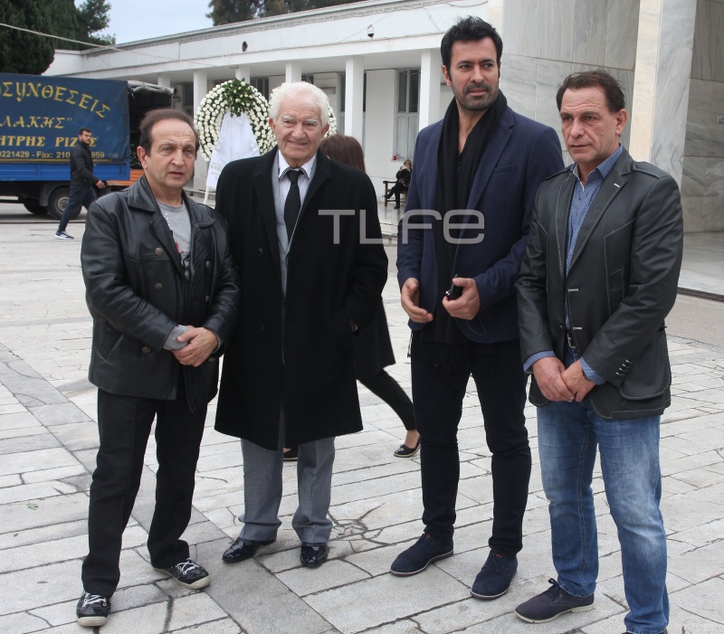 Το τελευταίο αντίο στον σχεδιαστή μόδας Ντίνο Μαυρόπουλο | tlife.gr Το τελευταίο αντίο στον σχεδιαστή μόδας Ντίνο Μαυρόπουλο | tlife.gr