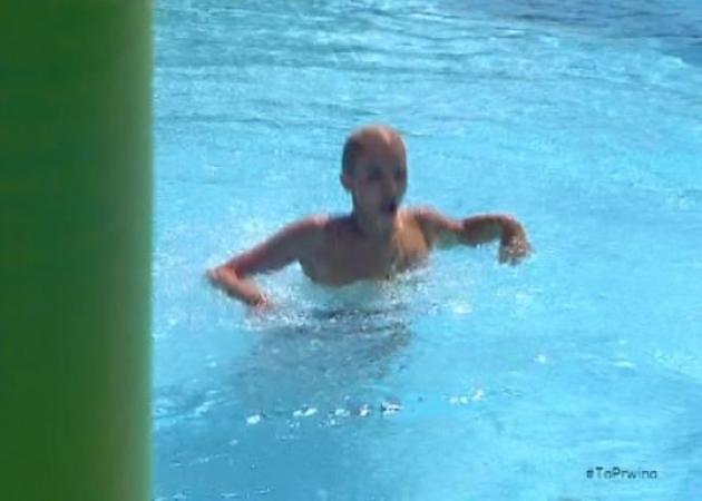 Τζένη Μελιτά: Αποκαλυπτικό ατύχημα! Βγήκε από την πισίνα και φάνηκαν όλα!