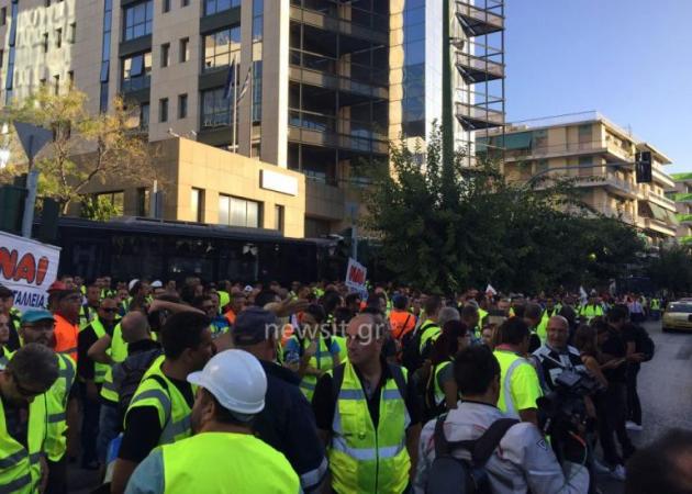 Μεταλλωρύχοι στο υπουργείο Περιβάλλοντος – Κλειστά και τα δυο ρεύματα της Μεσογείων