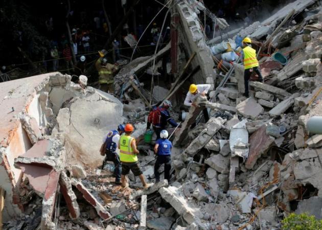 Σεισμός στο Μεξικό: Ανείπωτη τραγωδία και απόλυτο χάος – Κατέρρευσε σχολείο, εργοστάσιο και σούπερ μάρκετ
