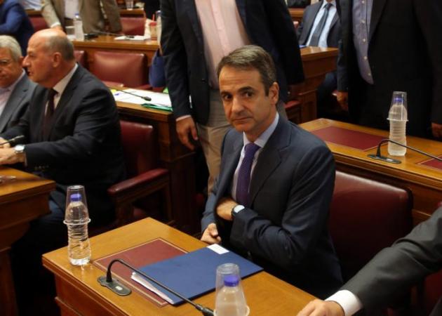 Σκοτωμός Μητσοτάκη – Κουρουμπλή στη Βουλή! «Παραιτήσου!» – «Όσο μου το ζητάς εσύ δεν θα παραιτηθώ ποτέ!»