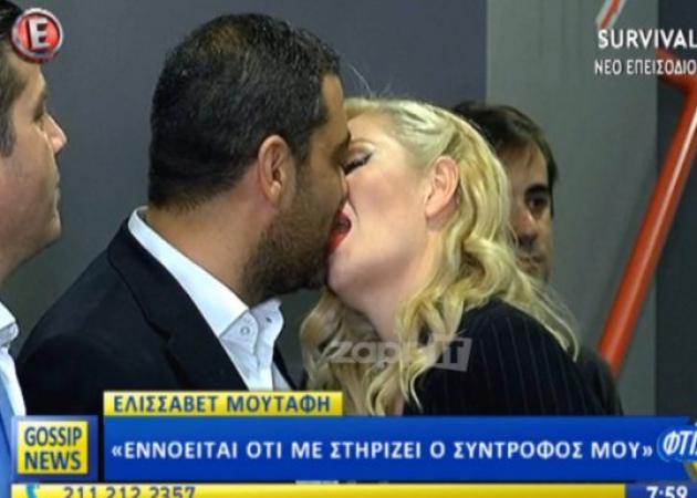 Ελισάβετ Μουτάφη και Μάνος Νιφλής φιλήθηκαν με πάθος μπροστά στις κάμερες…