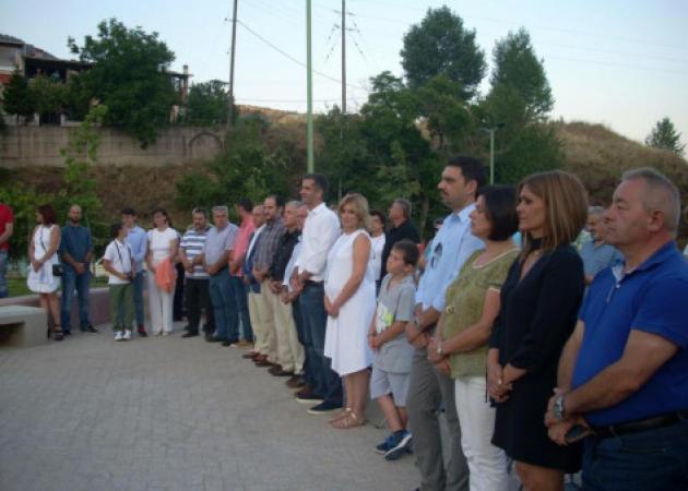 Η Σία Κοσιώνη στα “λευκά” δίπλα στον Κώστα Μπακογιάννη [pics]