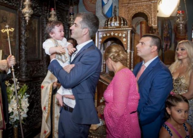 Νονός έγινε ο Κώστας Μπακογιάννης [pics]