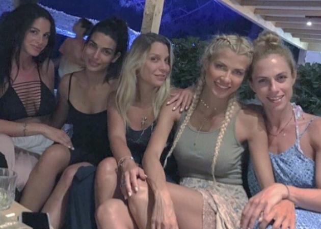 Ντορέττα Παπαδημητρίου: Διακοπές στην Χαλκιδική με τις διάσημες φίλες της! [pics,vid]