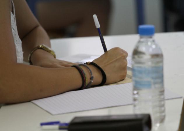 Βάσεις: Αυτά είναι τα SOS για το μηχανογραφικό! Ποιες σχολές “ανεβαίνουν”, ποιες “πέφτουν”