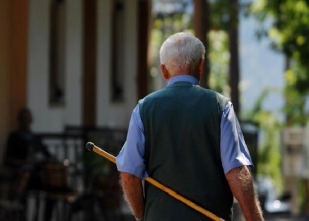 Συγκλονίζει 92χρονος στην Κρήτη – Πέθανε η γυναίκα του και ήπιε χλωρίνη για να αυτοκτονήσει!