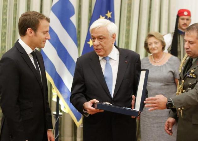 Μακρόν: Τι συμβολίζει το παράσημο που του απένειμε ο Παυλόπουλος