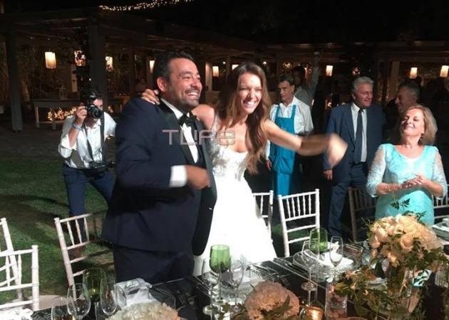 Ελένη Τσολάκη – Παύλος Πετρουλάκης: Όλα όσα έγιναν στο γαμήλιο πάρτι! [pics,vid]