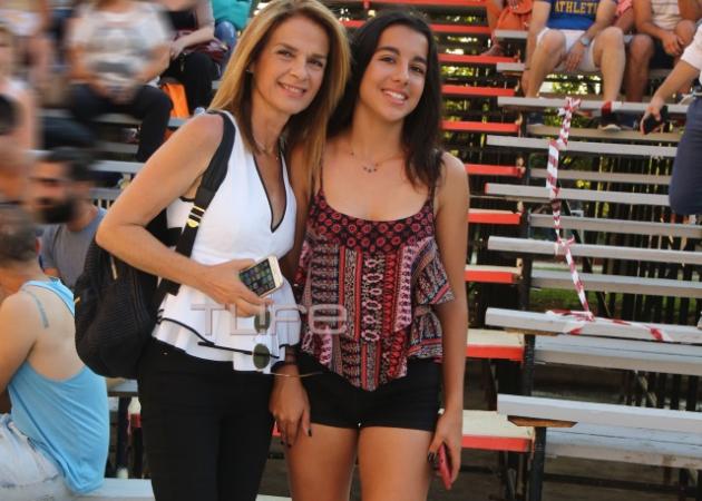 Πέγκυ Σταθακοπούλου: Σπάνια εμφάνιση με την κόρη της!