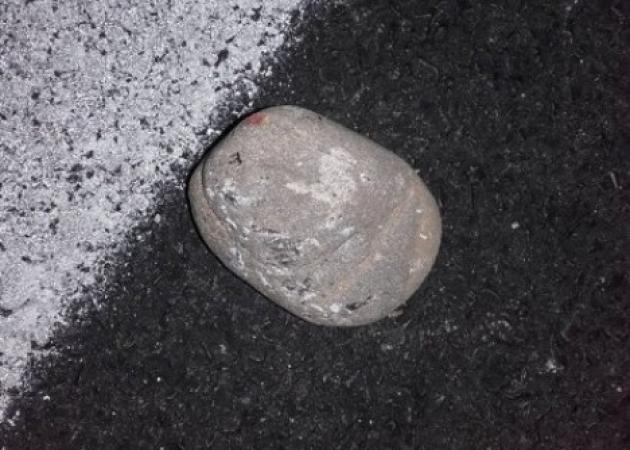 Τρόμος στην Ιόνια Οδό! Ανεγκέφαλοι πετούν πέτρες στους οδηγούς [pics]