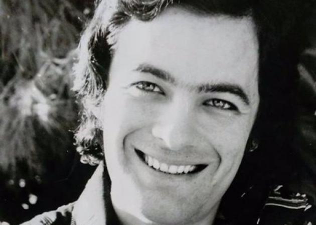 Σπάνια εμφάνιση για τον τραγουδιστή του έρωτα Γιάννη Πετρόπουλο! [pics]