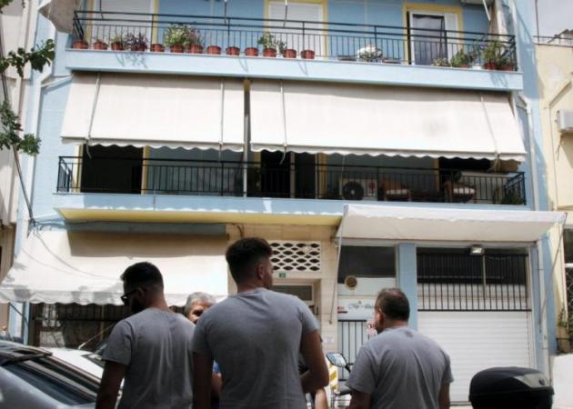 Πετρούπολη: Μαχαίρωνε την κόρη του ενώ της έκλεινε το στόμα – Ξεσπά η μητέρα της 18χρονης [pic, vid]