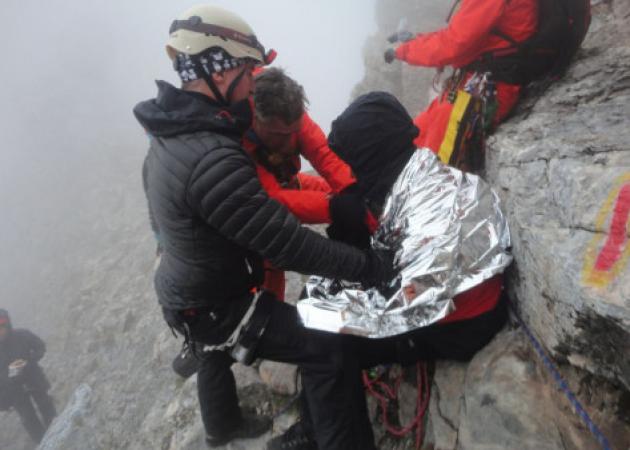 Όλυμπος: Νέες εικόνες από τη δραματική διάσωση ορειβάτη – Έτσι τον βρήκαν οι διασώστες [pics]