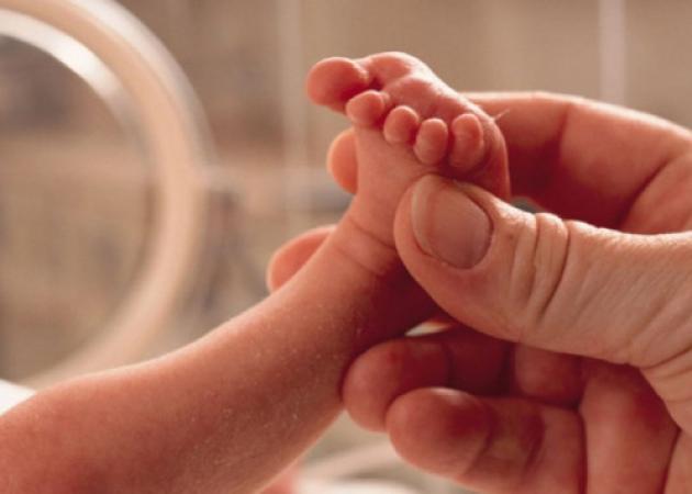 Πάτρα: Οι γιατροί αδειάζουν τους γονείς για την κακοποίηση του βρέφους – Σοκάρει συγγενής της οικογένειας – Με εγκαύματα και κατάγματα το αγγελούδι!