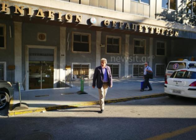 Αλέξης Τσίπρας: Στο δωμάτιό του ο Αλέκος Φλαμπουράρης [vid, pics]