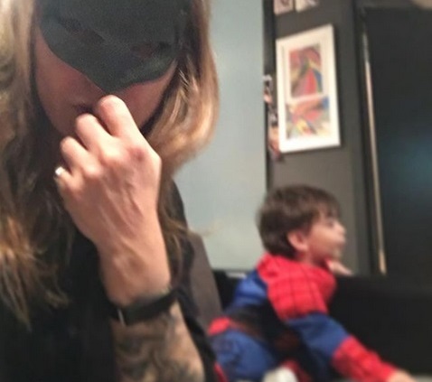 Ρούλα Ρέβη: Ατελείωτο παιχνίδι με τα δίδυμα! [pics]