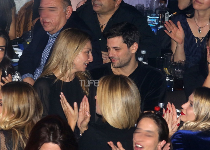 Ρούλα Ρέβη – Αποστόλης Τότσικας: Τρυφερές στιγμές σε βραδινή έξοδο [pics]