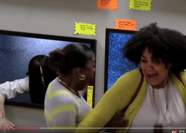 Τρόμος στο κατάστημα με ηλεκτρονικά είδη! Το βίντεο που έγινε viral!