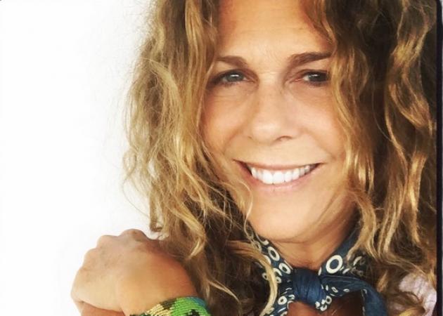 Rita Wilson: Oι συνήθειές της στις διακοπές της στην Αντίπαρο!