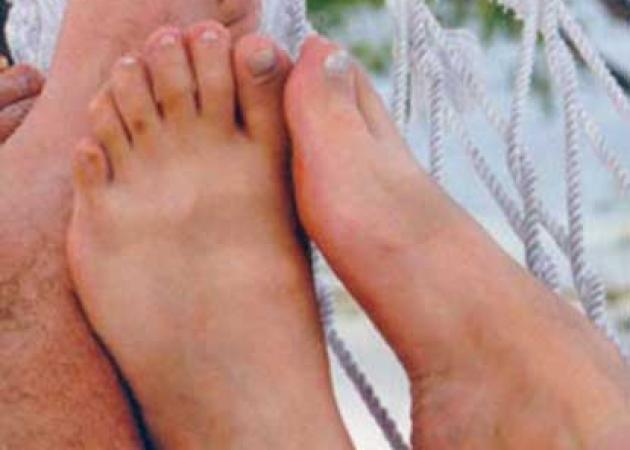 Ποιος γνωστός Έλληνας αποκάλυψε ότι έχει έξι δάχτυλα και στα δυο πόδια;