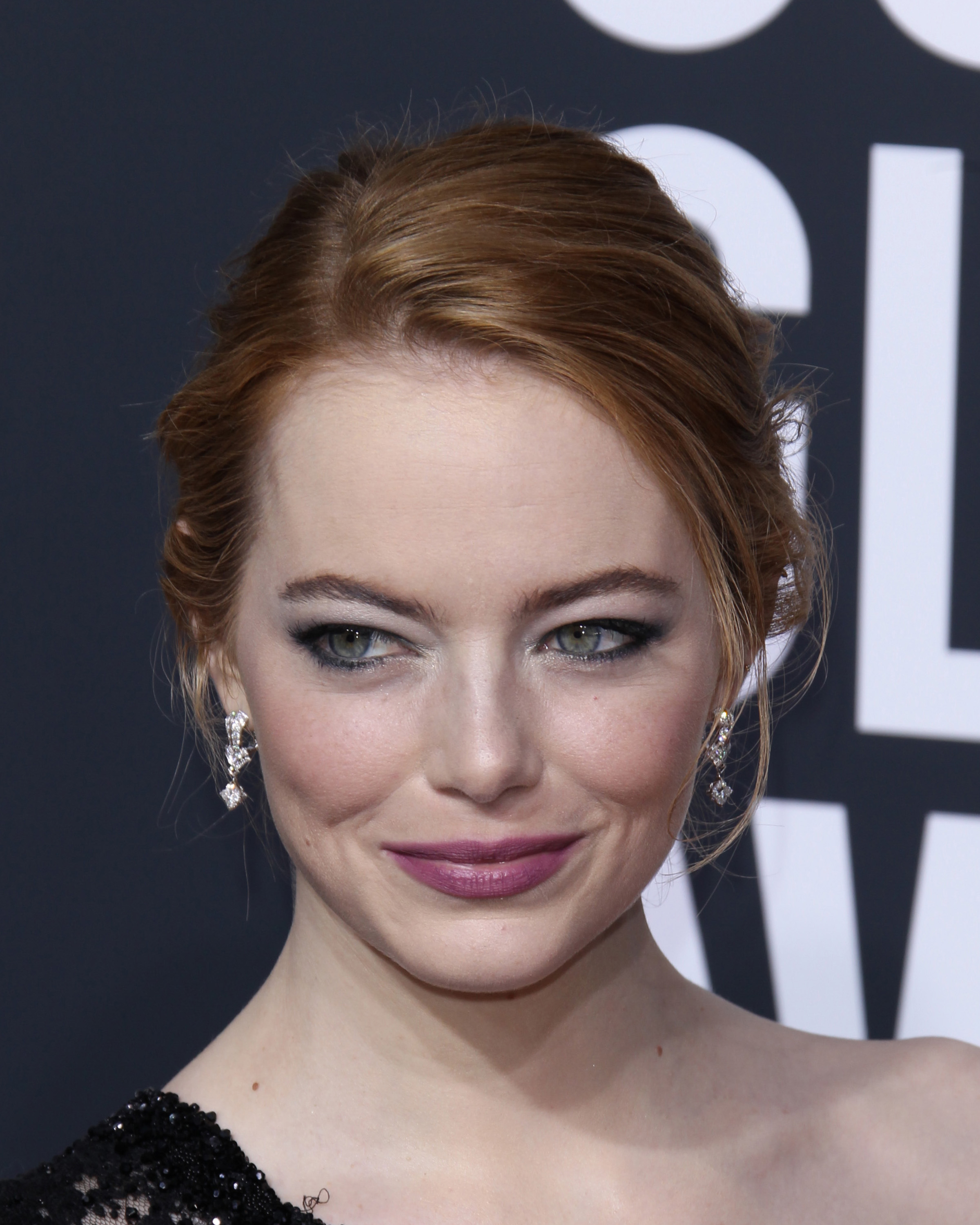 Γιατί η Emma Stone φόρεσε μοβ κραγιόν! Το κρυφό beauty μήνυμα!