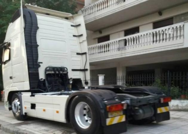 Θεσσαλονίκη: Βγήκε στο μπαλκόνι του και «κουφάθηκε» – Η εικόνα που σαρώνει τα social media [pics]