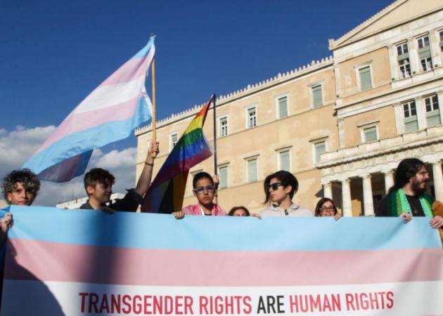 Έρευνα: Πώς βλέπουν οι Έλληνες την αλλαγή φύλου στα 15