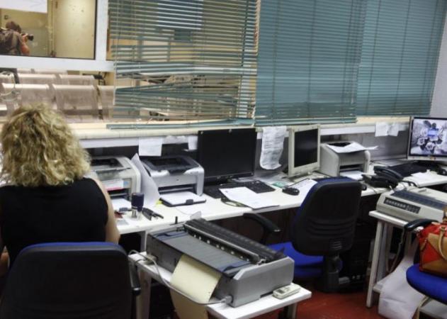 Σύρος: Χαμός στην εφορία – Εισβολή με κουζινομάχαιρο για να πετύχει διακανονισμό των οφειλών του!