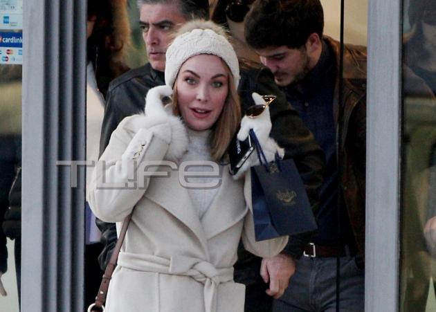 Τατιάνα Στεφανίδου: Με chic εμφάνιση για ψώνια στην Κηφισιά με τον Νίκο Ευαγγελάτο και τον Λάμπη! [pics]